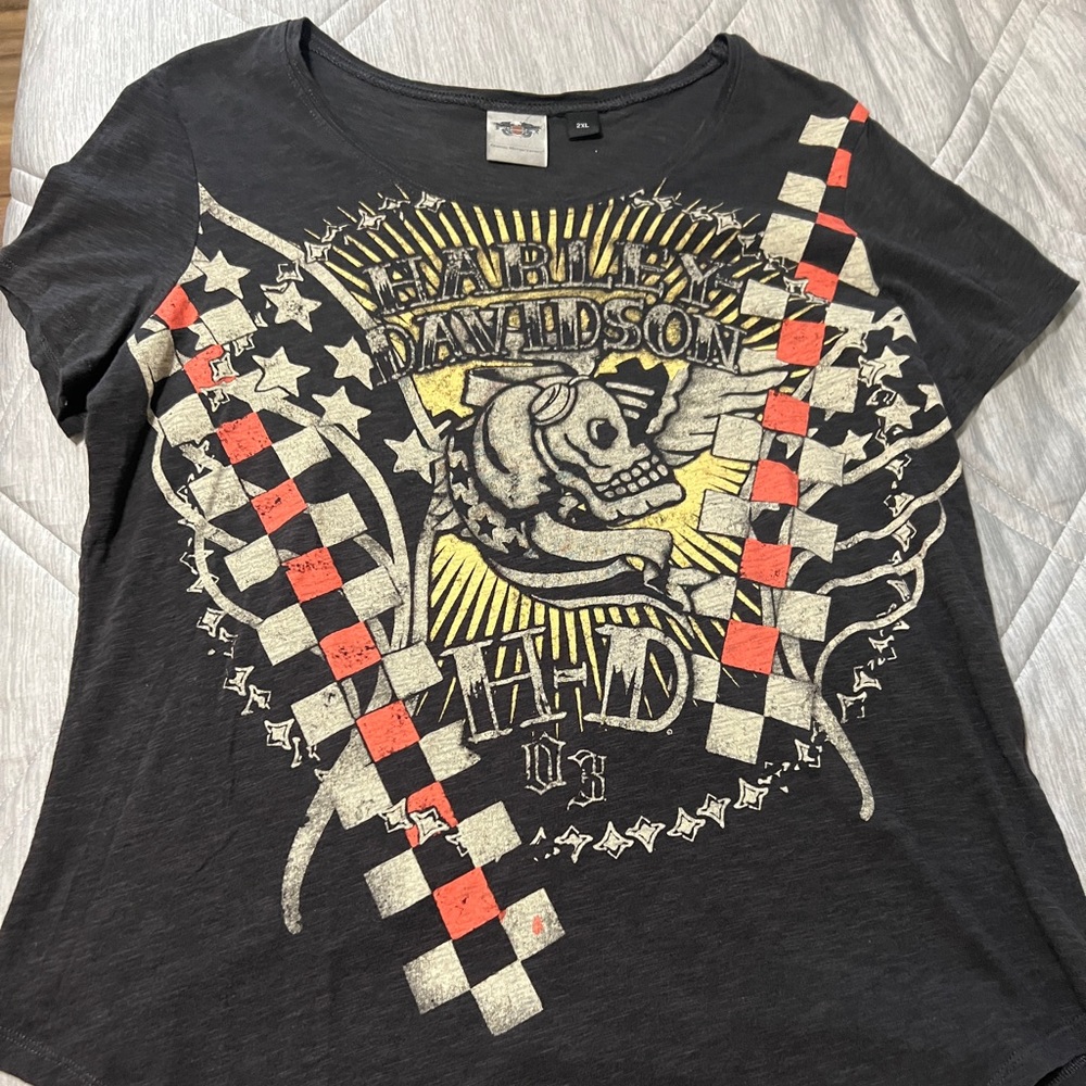 Harley Davidson tee shirt.